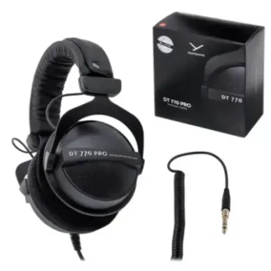 Beyerdynamic DT 770 PRO 250 OHM Black Limited Edition - closed studio headphones