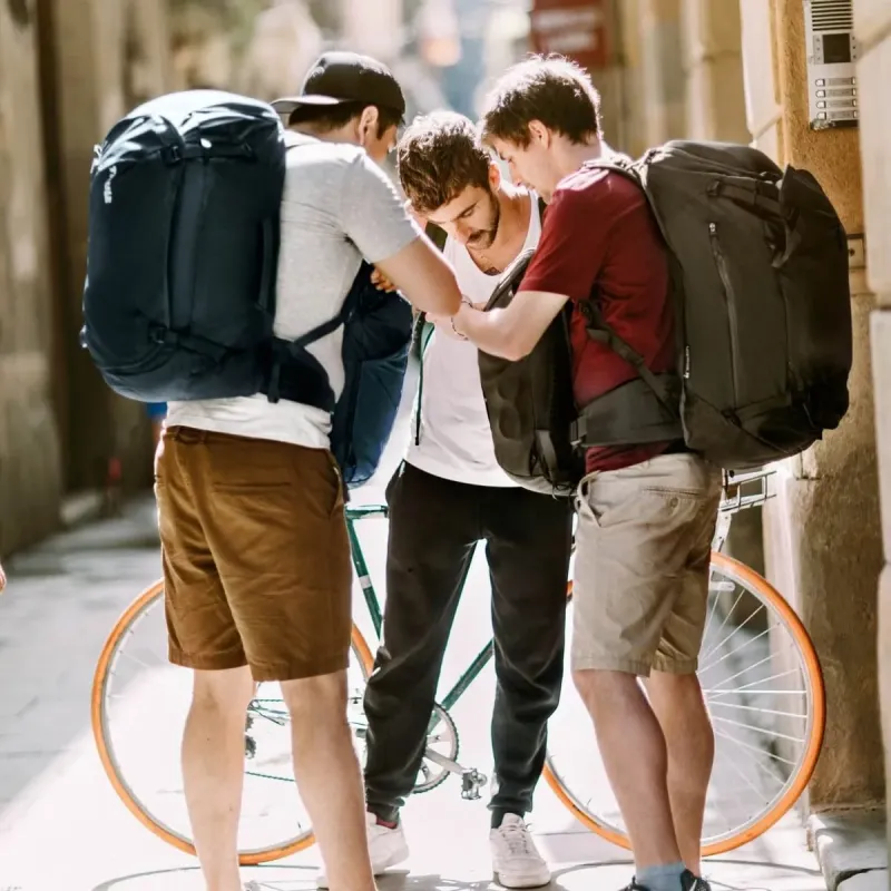 Thule 5318 Landmark 70L Unisex Travel Pack Deep Khaki