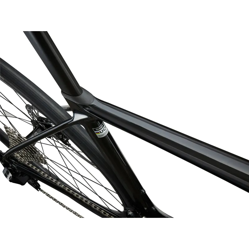 Maanteeratas GIANT TCR Advanced 2 KOM (2025) Carbon (M)