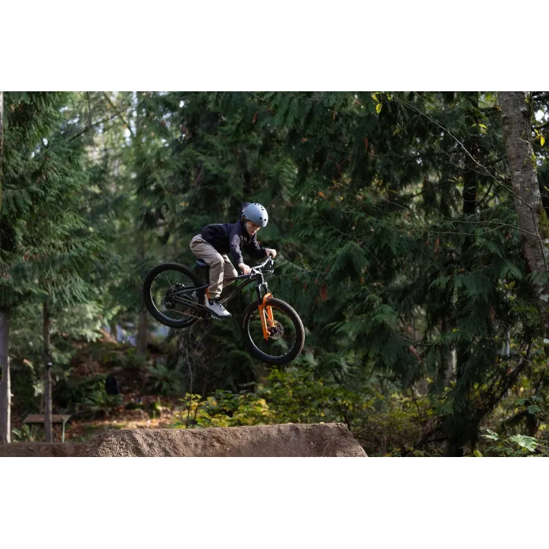 Laste jalgratas GIANT STP 24 (2026) Black Chrome