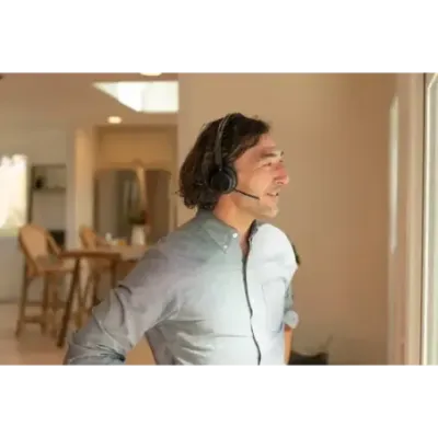 POLY Voyager Focus 2 USB-A with charge stand Headset