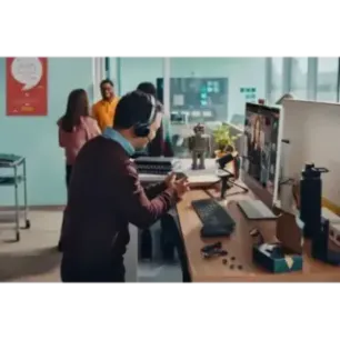 POLY Voyager Focus 2 USB-A with charge stand Headset