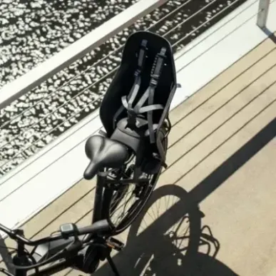 URBAN IKI Tylny fotelik U-me Easyfix NA BAGAŻNIK kolor BLACK/BLACK