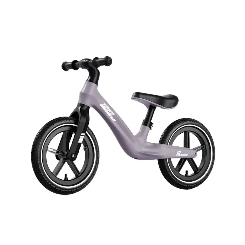 Легкий беговел Xrace Light Purple — отличный вариант для детей 2–4 лет.